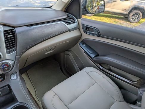 Used 2017 Chevrolet Suburban LT AWD/4WD image 18