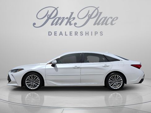 Used 2019 Toyota Avalon Limited w/ Advanced Safety Package FWD image 2