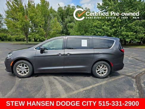 Used 2023 Chrysler Pacifica Touring-L FWD image 1