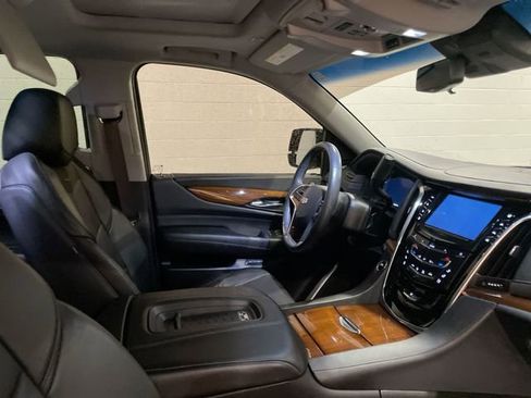 Used 2017 Cadillac Escalade Premium Luxury AWD/4WD image 18
