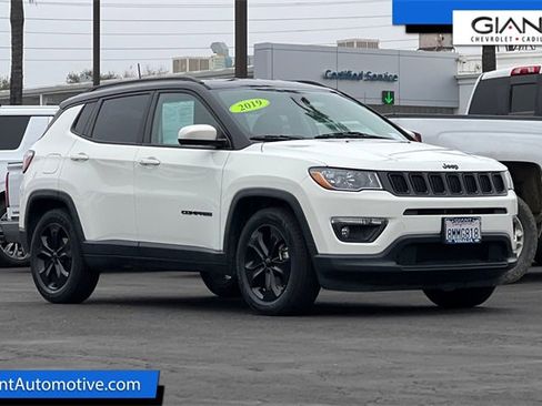 Used 2019 Jeep Compass Latitude image 1