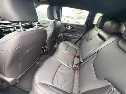 New 2026 Jeep Compass Latitude image 13