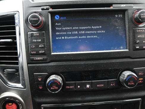 Used 2018 Nissan Titan SV w/ SV Convenience Package image 19