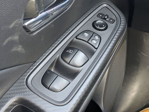 Used 2025 Nissan Versa SV image 19