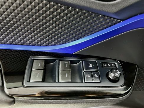 Used 2020 Toyota C-HR XLE FWD image 17