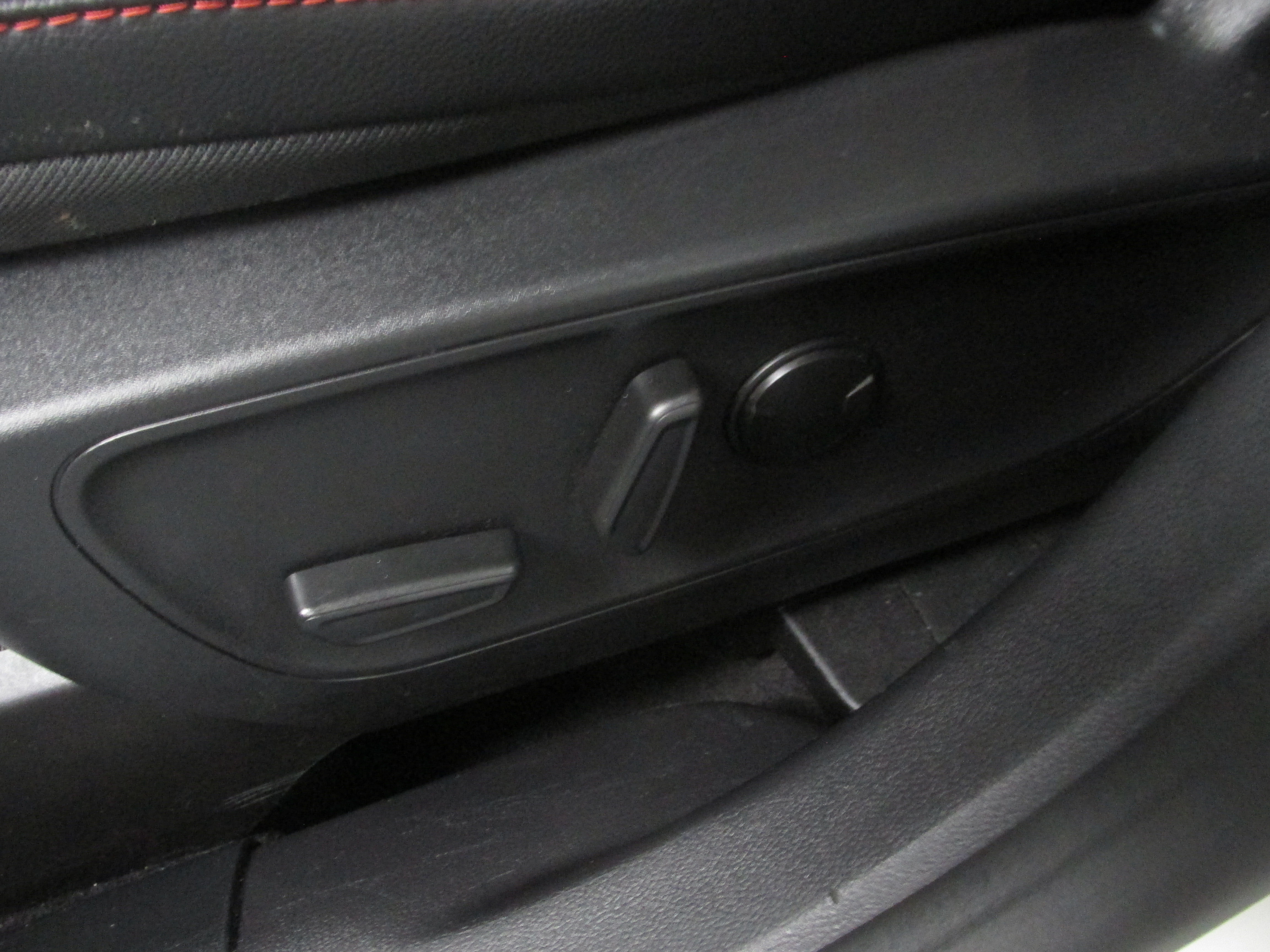 Used 2022 Ford Escape SEL w/ SEL Stealth AWD Package image 31