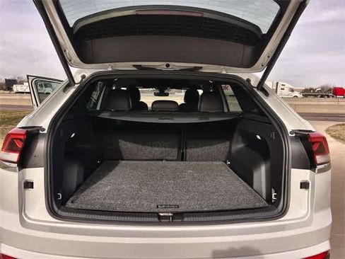 Used 2024 Volkswagen Atlas Cross Sport SE image 20