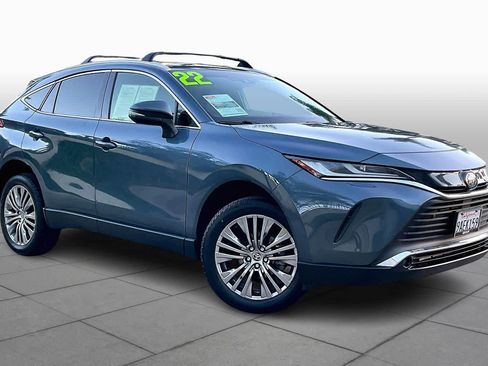 Certified 2022 Toyota Venza XLE image 2