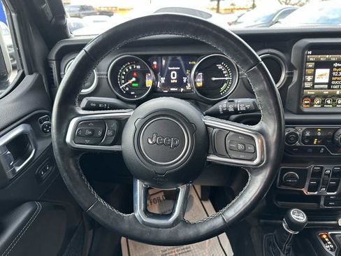 Used 2022 Jeep Wrangler Unlimited Sahara w/ Cold Weather Group image 17