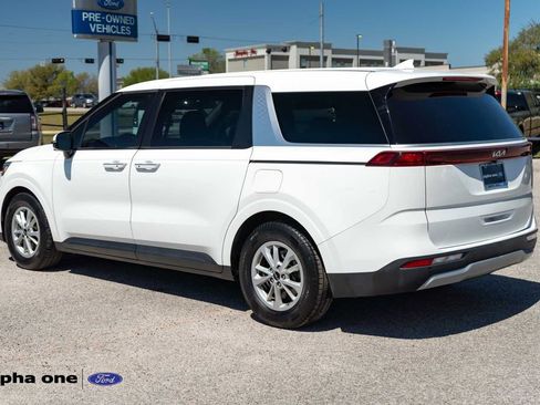 Used 2024 Kia Carnival LX image 9