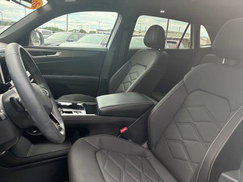 Used 2024 Volkswagen Atlas Cross Sport SE AWD/4WD image 11