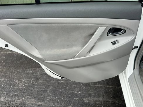 Used 2010 Toyota Camry SE image 7