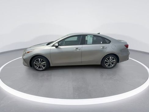 Used 2023 Kia Forte LXS w/ LXS Technology Package FWD image 5