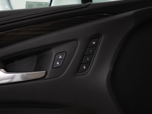 Used 2020 Buick Envision Essence AWD/4WD image 24