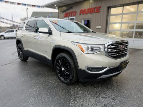 Used 2017 GMC Acadia SLT image 2
