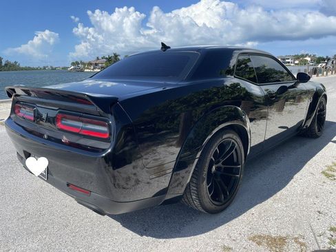 Used 2016 Dodge Challenger SRT Hellcat RWD image 5