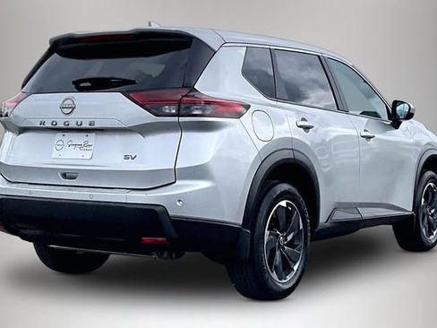 Certified 2024 Nissan Rogue SV FWD image 5
