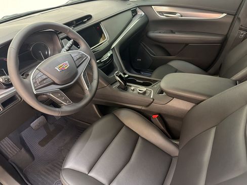 Used 2025 Cadillac XT5 Luxury w/ LPO, Floor Liner Package FWD image 4