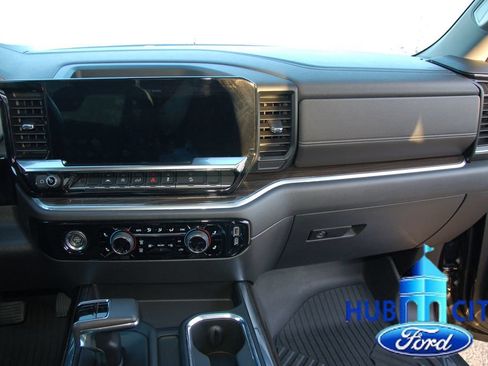 Used 2022 Chevrolet Silverado 1500 RST AWD/4WD image 19