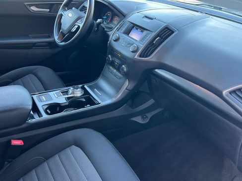 Used 2019 Ford Edge SE image 16