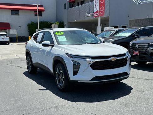 Used 2024 Chevrolet Trax LT FWD image 10