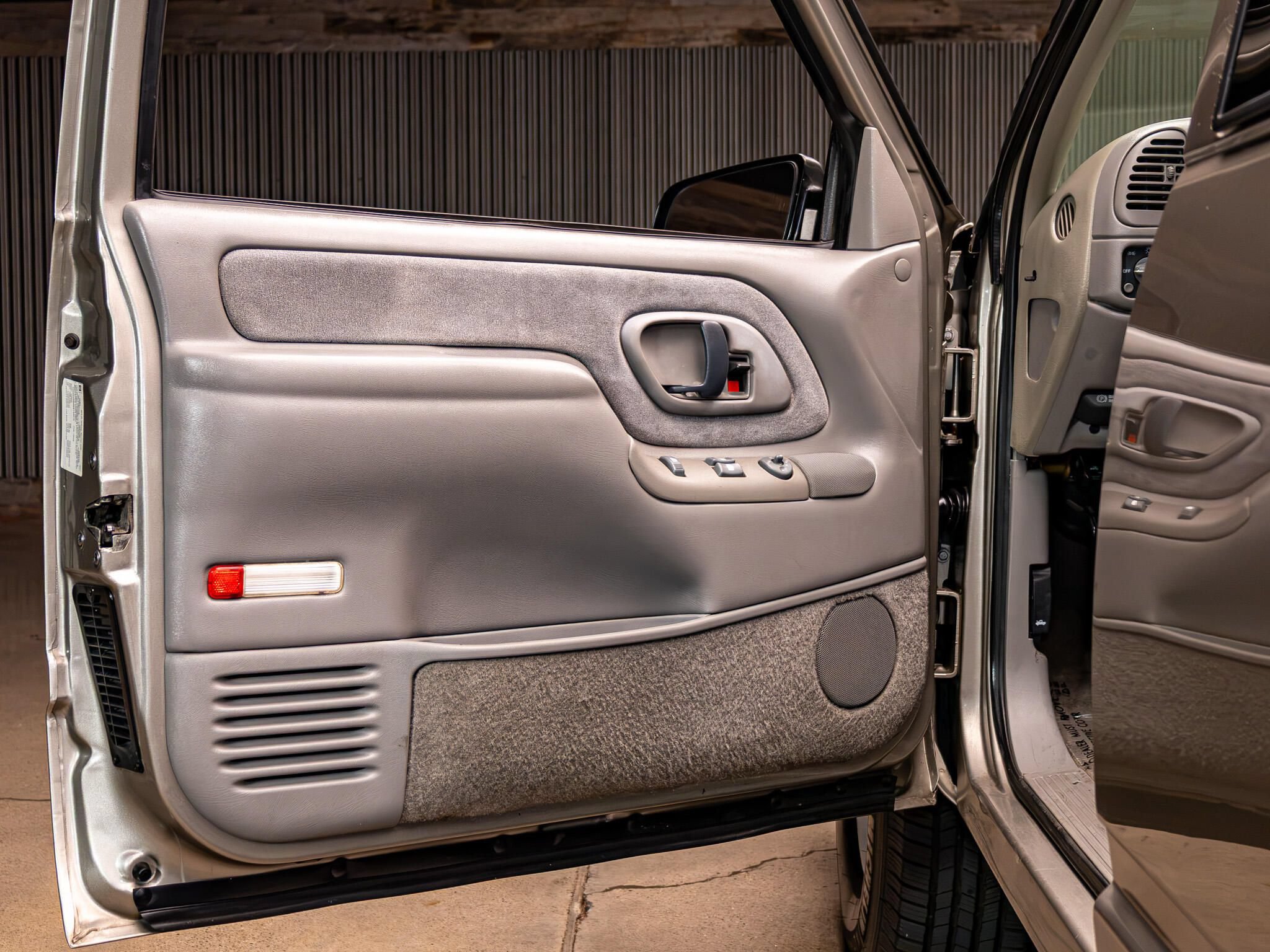 Used 1998 Chevrolet Silverado 2500 2WD Extended Cab w/ Preferred Equipment Group 2 image 24