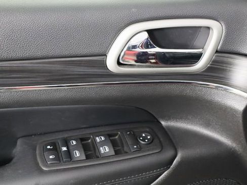 Used 2022 Jeep Grand Cherokee Limited image 22