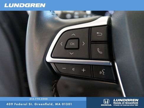 Used 2022 Toyota Highlander XLE AWD/4WD image 19