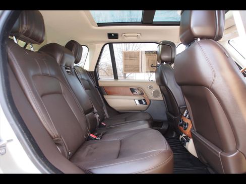 Used 2019 Land Rover Range Rover Supercharged image 14