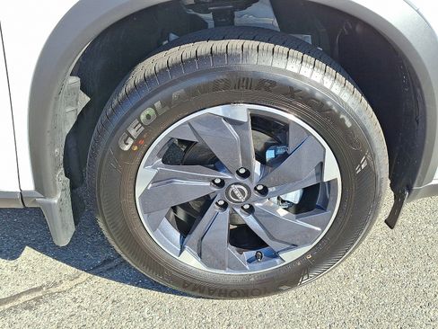 Certified 2025 Nissan Rogue SV image 8