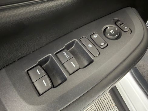 Certified 2025 Honda HR-V LX image 24