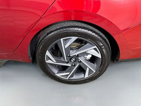 Certified 2025 Hyundai Elantra Sport image 33