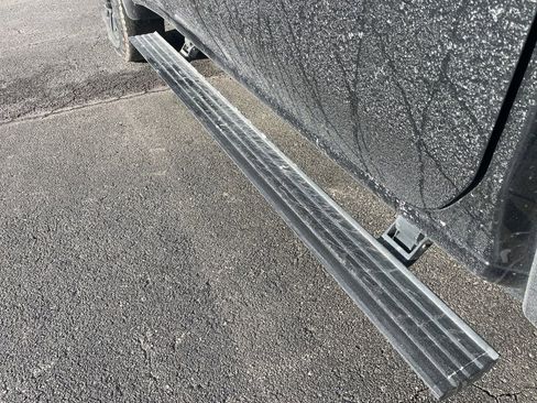 Used 2021 GMC Sierra 3500 Denali w/ Denali Black Diamond Edition image 17