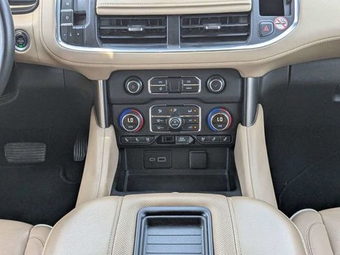 Used 2024 Chevrolet Suburban Premier RWD image 17