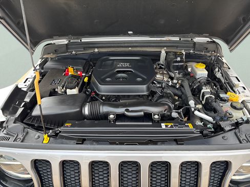 Used 2021 Jeep Wrangler Unlimited Sahara AWD/4WD image 27