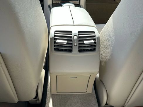 Used 2014 Mercedes-Benz E 350 Sedan image 39