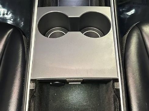 Used 2022 Tesla Model Y Long Range image 36