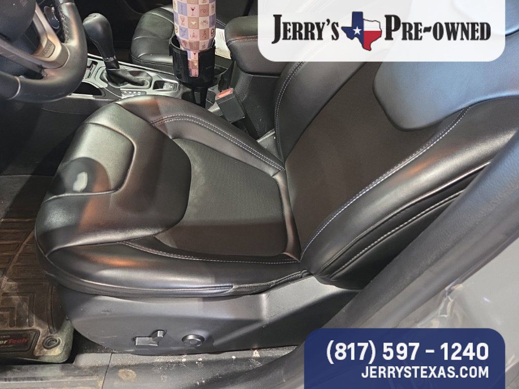 Used 2019 Jeep Cherokee Latitude Plus FWD image 7