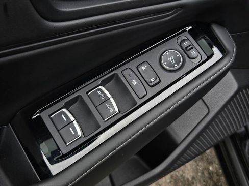 Used 2023 Honda Accord Touring image 12
