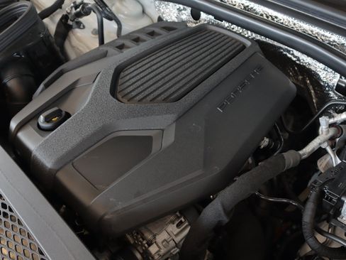 Used 2025 Porsche Macan Turbo AWD/4WD image 31