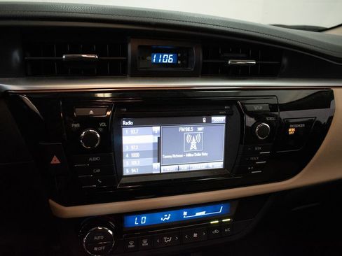 Used 2016 Toyota Corolla LE FWD image 14