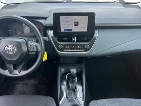 Used 2025 Toyota Corolla LE FWD image 4