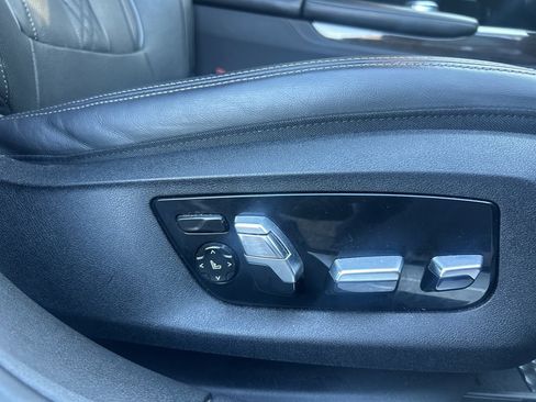 Used 2022 BMW 740i xDrive w/ Premium Package image 23