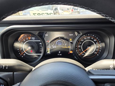 New 2025 Jeep Gladiator Willys image 13