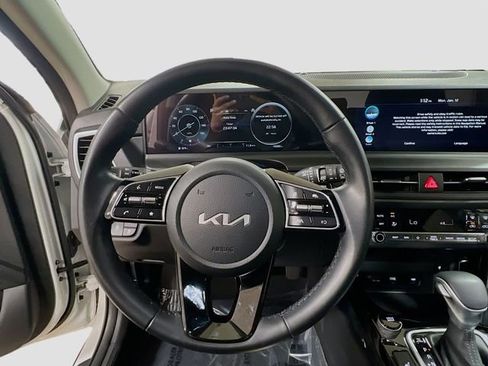 Certified 2025 Kia Seltos EX w/ EX Sunroof Package image 11