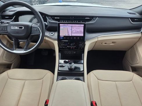 Certified 2024 Jeep Grand Cherokee Limited w/ Luxury Tech Group II AWD/4WD image 7