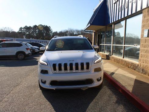 Used 2016 Jeep Cherokee Overland image 2