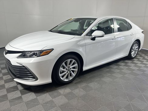 Used 2023 Toyota Camry LE FWD image 9