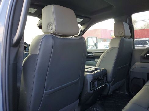 Used 2025 Chevrolet Silverado 2500 ZR2 w/ Technology Package image 29