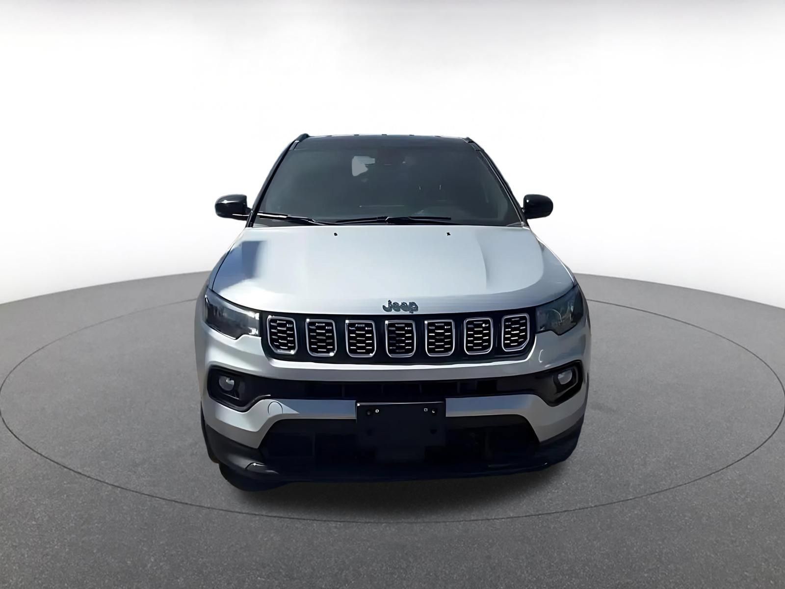 Used 2025 Jeep Compass Limited AWD/4WD image 4